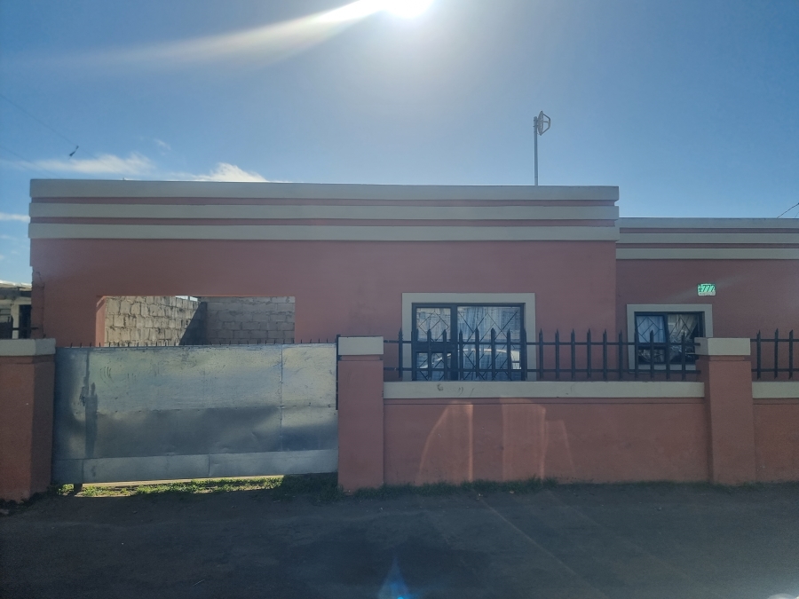 4 Bedroom Property for Sale in Kwanonqaba Western Cape